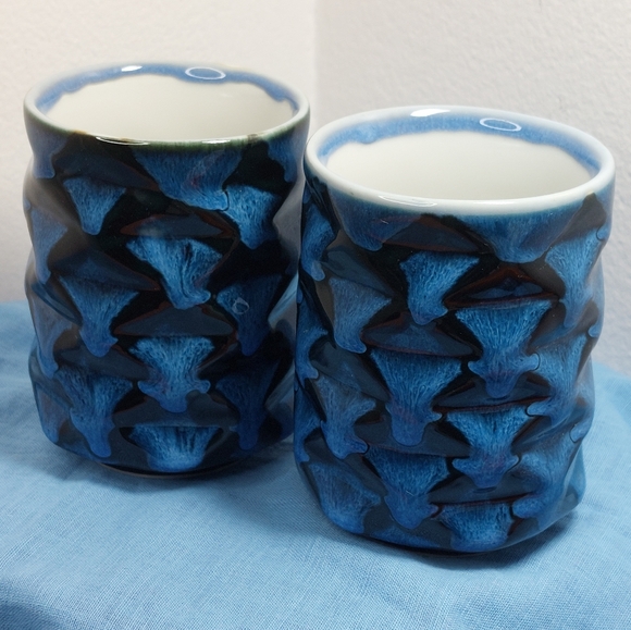 Set of 2 Textured Design Ceramic Glazed Pottery Cups - Picture 9 of 11